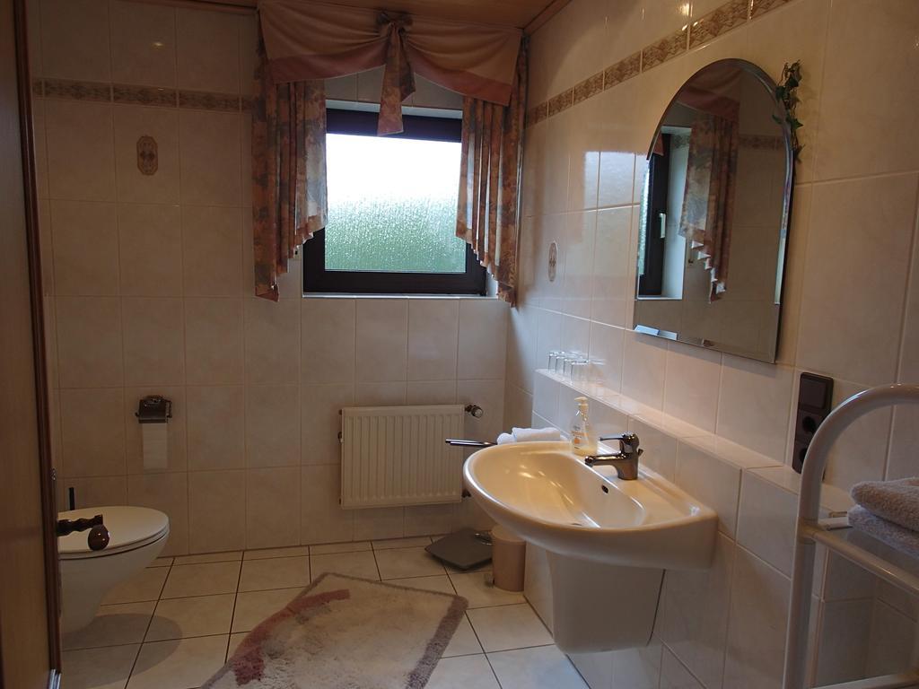 Ferienwohnung Meisenthal Naehe Nuerburgring Kelberg Ruang foto