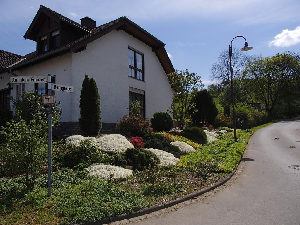 Ferienwohnung Meisenthal Naehe Nuerburgring Kelberg Ruang foto